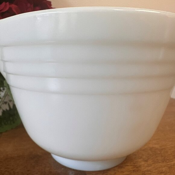 Vintage Pyrex Hamilton Beach Mixing Bowl White Milk Glass Racine Wisconsin 32 oz - Picture 5 of 6